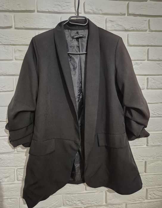 Dłuższa czarna marynarka uni sm