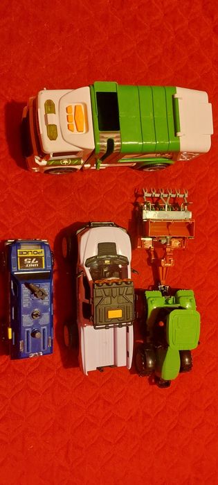 Pojazdy Traktor/śmieciarka/policja/ford/helikopter/samolot