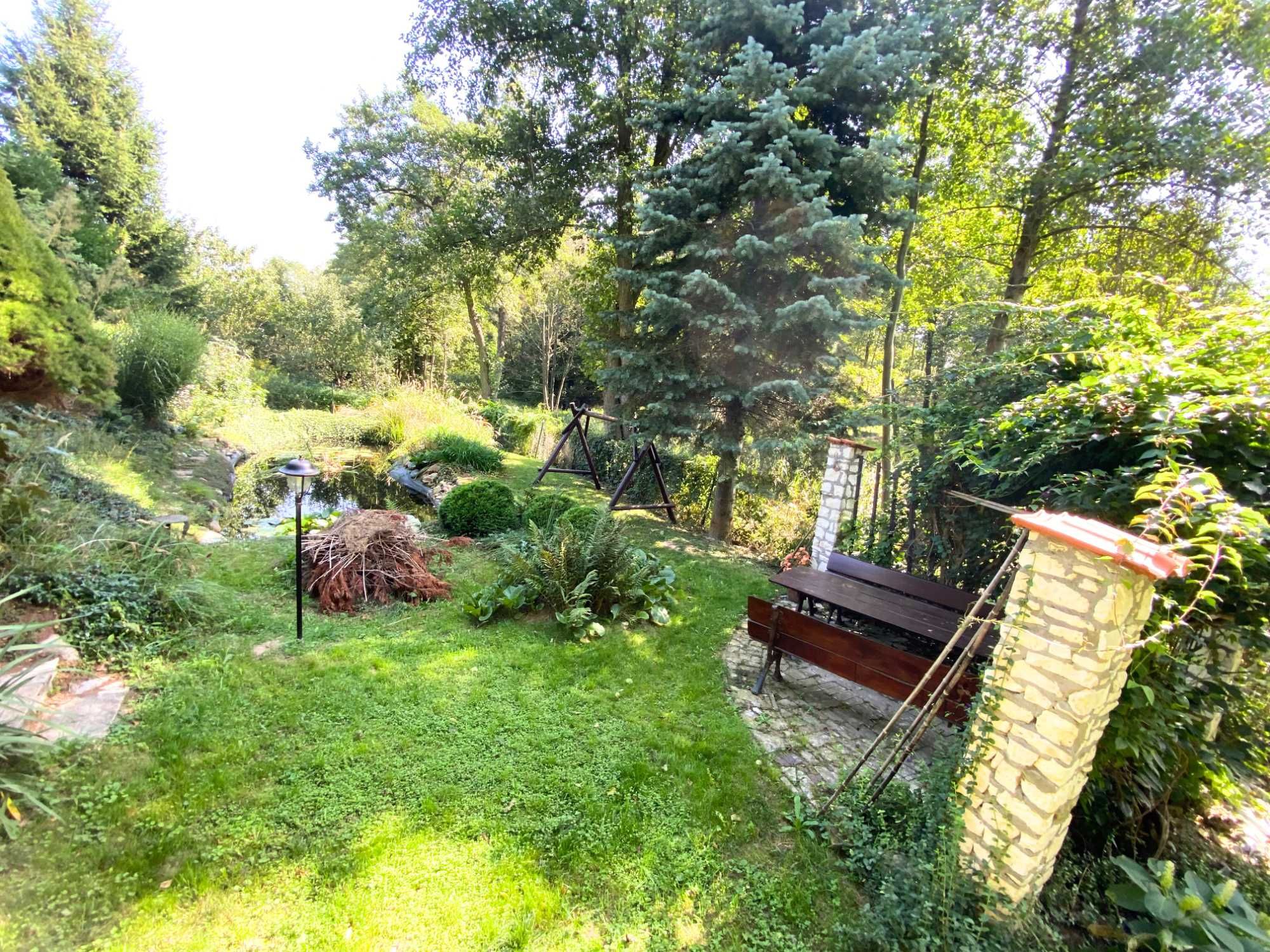 Wyjątkowy dom z pięknym ogrodem i niezależnymi piętrami