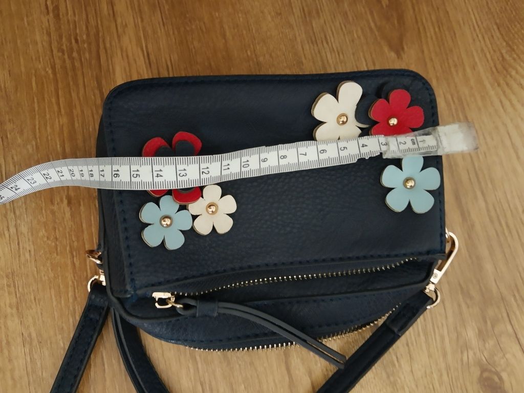 Torebka damska accessoirize granatowa kwiaty kuferek listonoszka