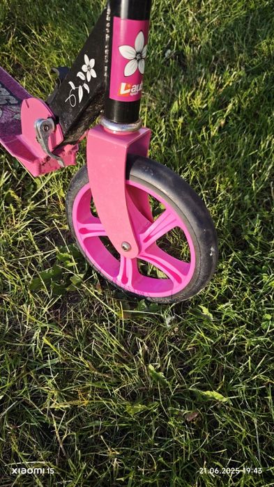 Hulajnoga Scooter Jumbo .
 Duża hulajnoga 2-kołowa JUMBO FLOWERS 200mm