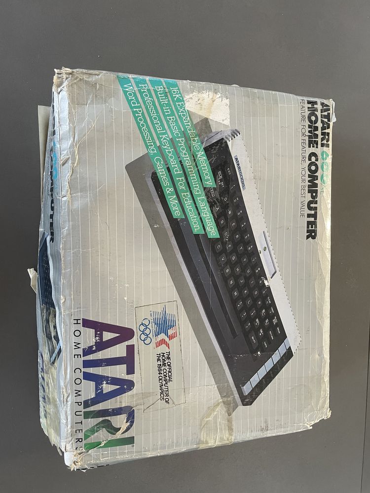 Atari 600 XL w pudełku