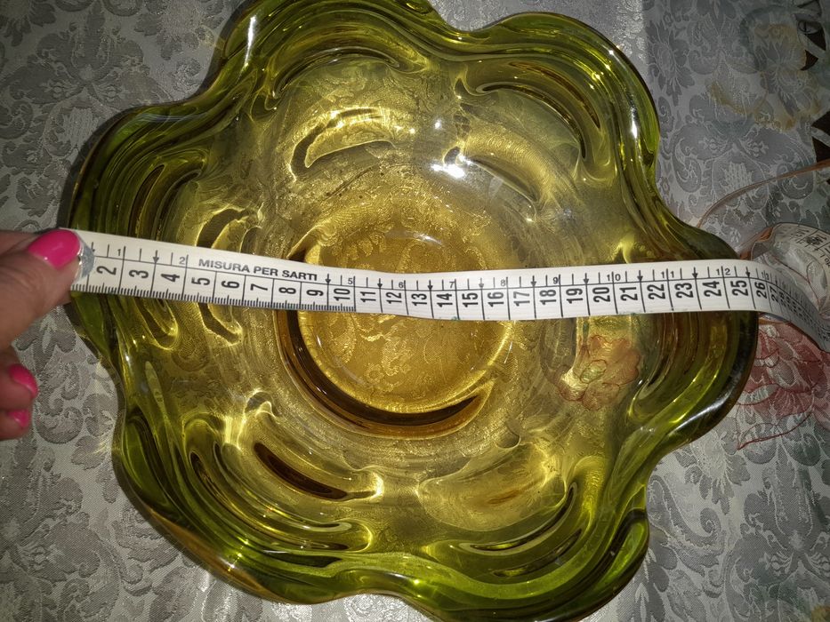 Ваза з гутного скла лимонно- зеленого коліру