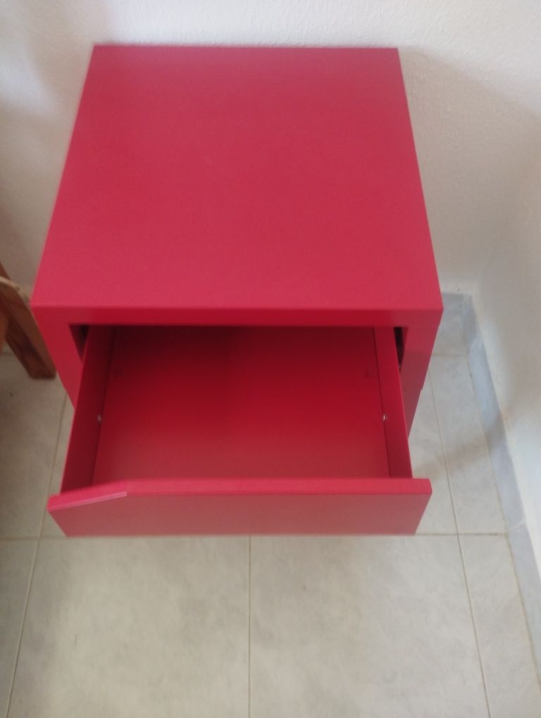 Mesa de cabeceira ikea descontinuada