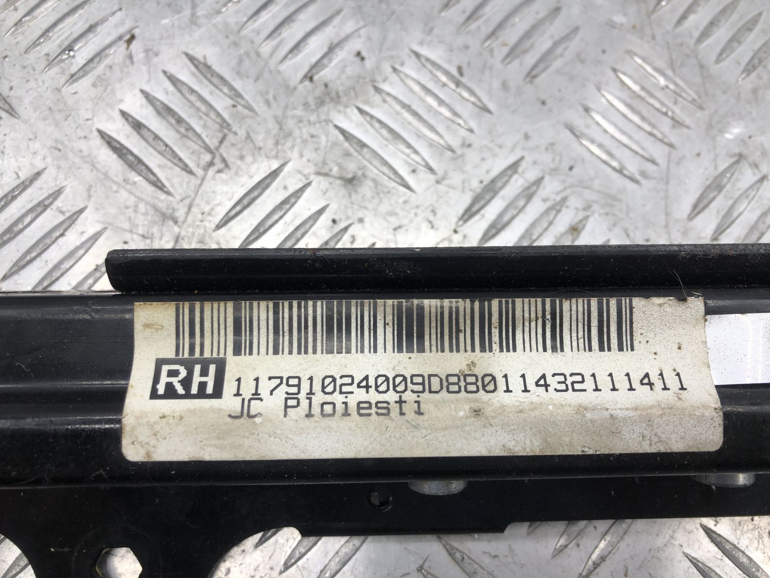 Направляющие переднего правого сидения A1179102400 для Mercedes Benz C