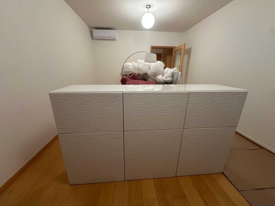 Aparador branco de portas