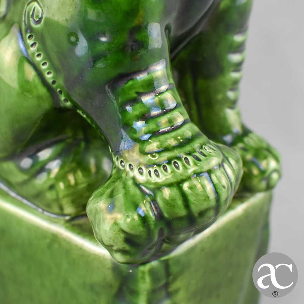 Cão de Foo em porcelana da china decorado a verde por baixo do esmalte