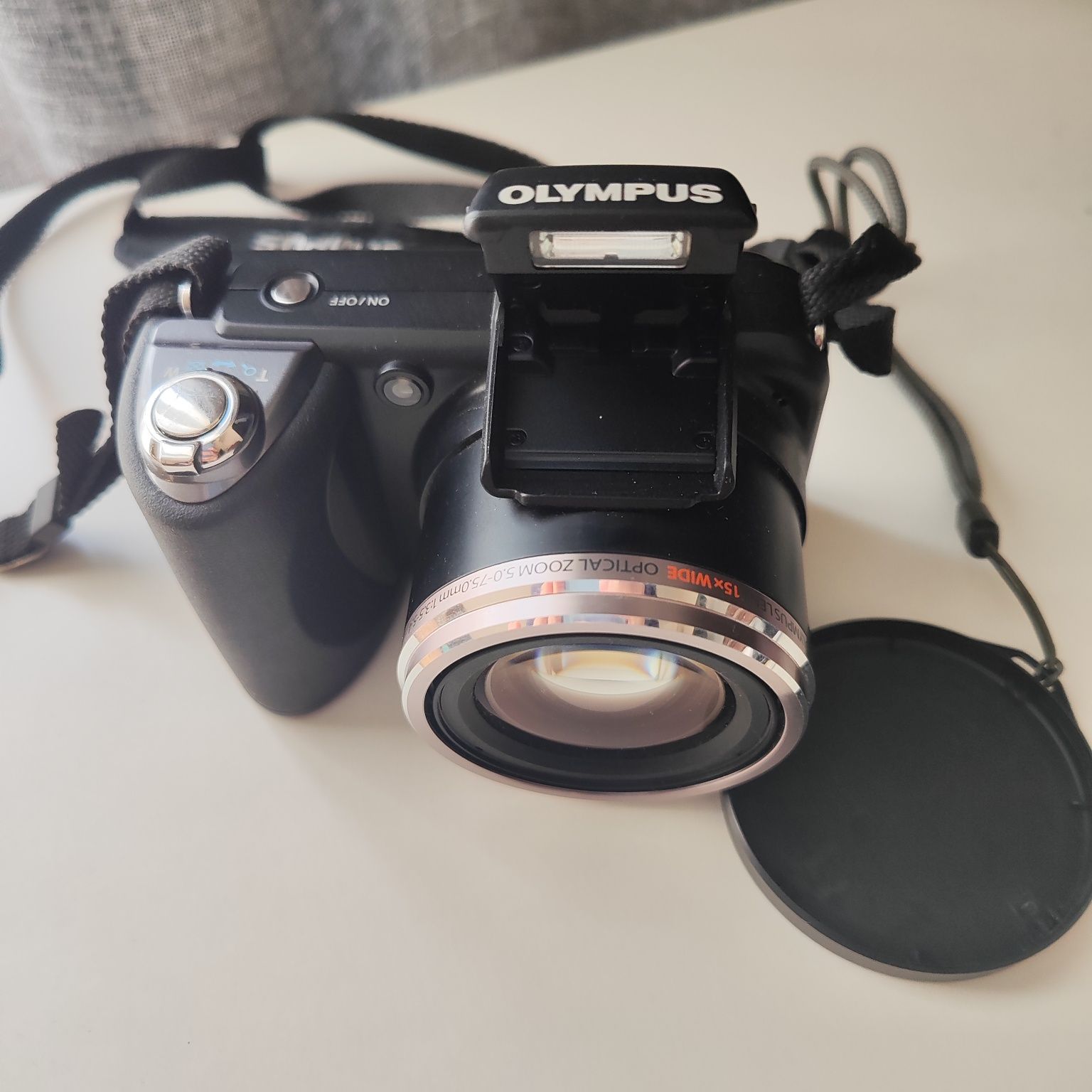 Фотоапарат Olympus SP-600 UZ з чохлом