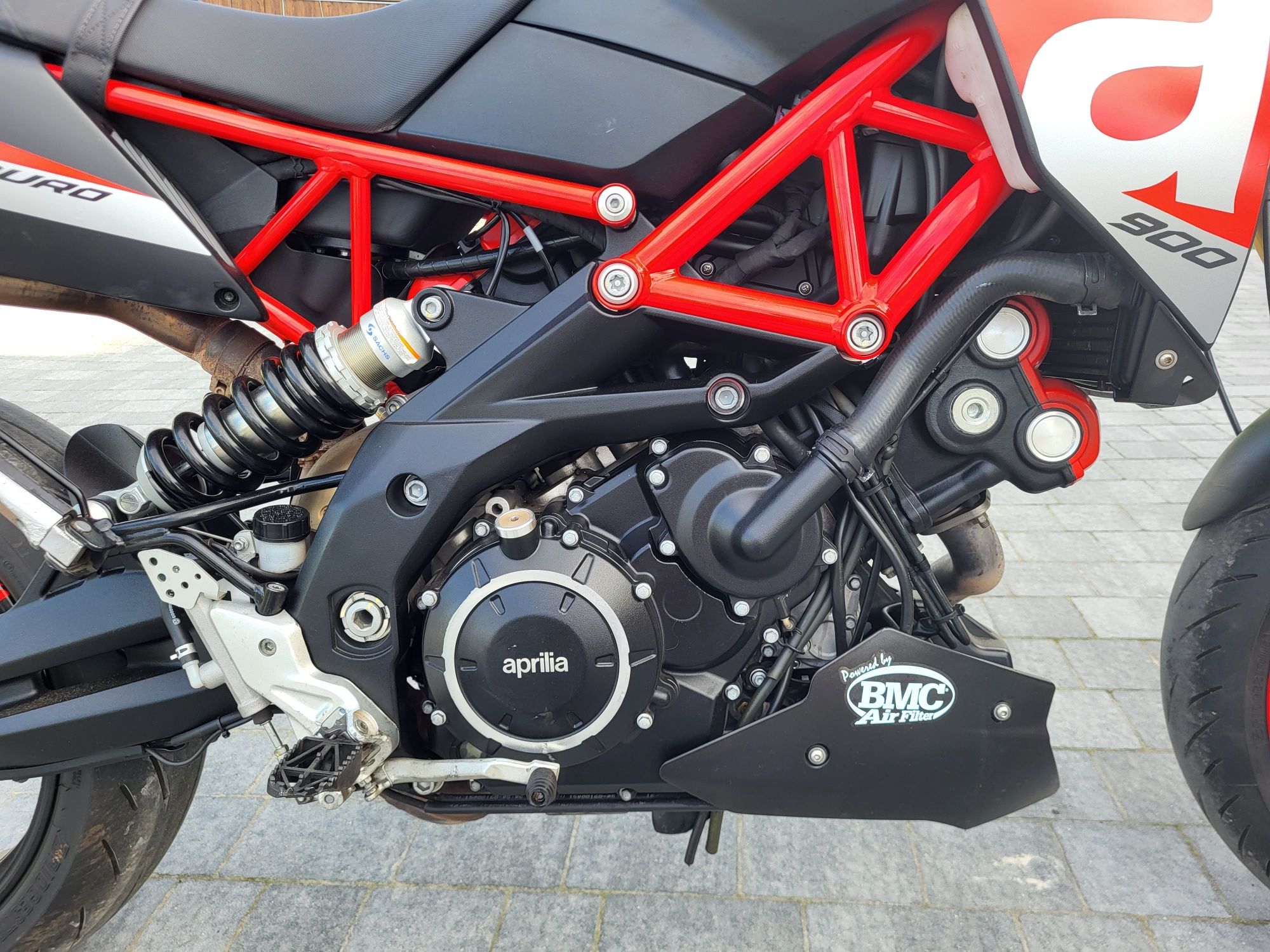 Aprilia Dorsoduro 900. 2020r Supermoto