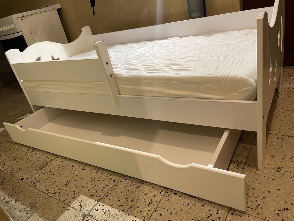 Łóżko dziecięce białe 80x160, skrzynia na pościel, materac kieszeniowy