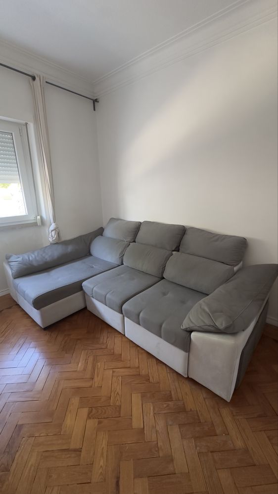 Sofá cama com três lugares