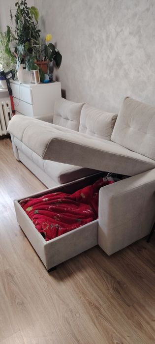 Narożnik kanapa z funkcją spania + 3 krzesla