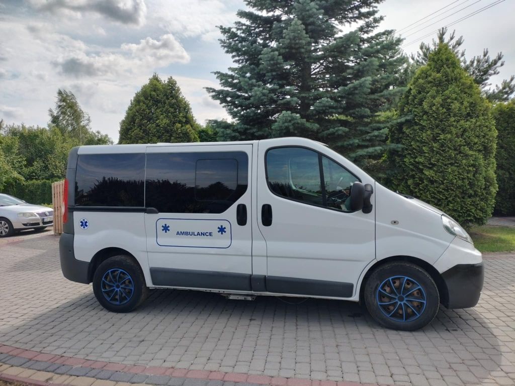 Renault Trafic, Vivaro 2.0Td, karetka,ambulans,specjalny,furgon,Kamper