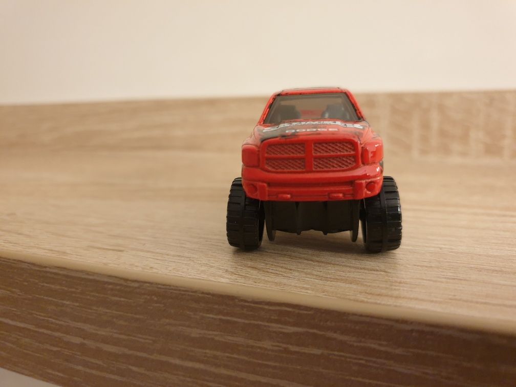 Resorak kolekcjonerski Hot wheels 2006 Dodge Ram 1500