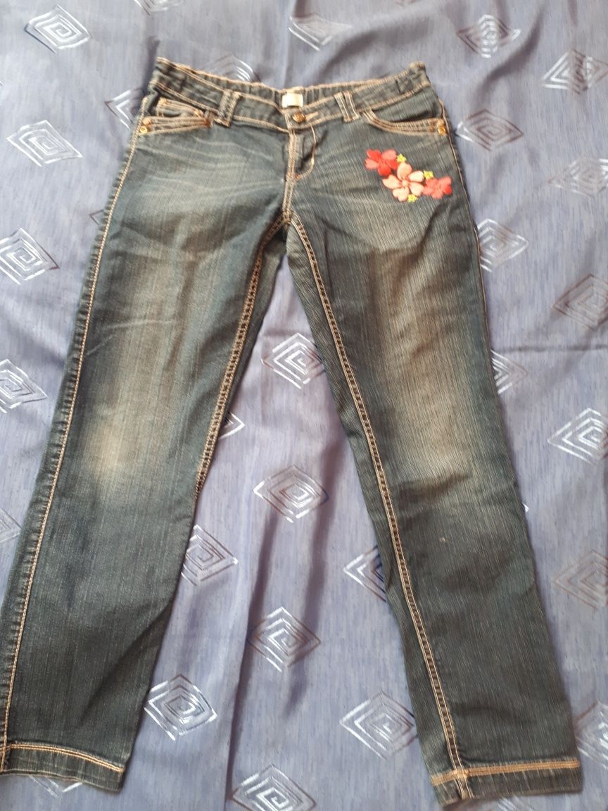 Extra długie spodnie jeansy z haftem 152 cm