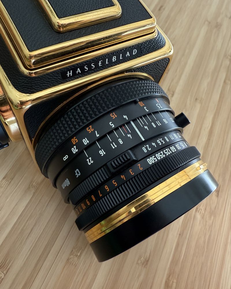 Hasselblad 500 C/M (’57-’87) Gold + Planar CF 80/2,8 T