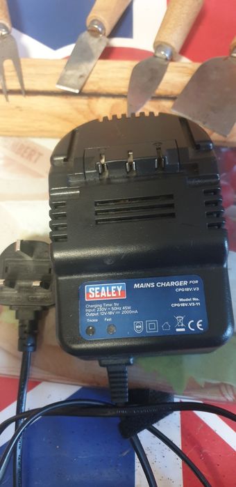 Зарядное устройство для аккумуляторного шуроповера ,дрели