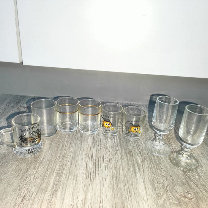 Kieliszki 8 szt. różne