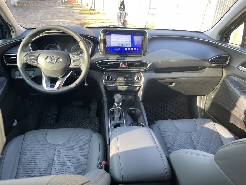 Продам Hyundai Santafe 2018 год