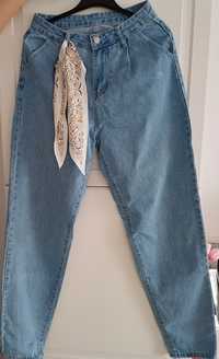 Spodnie jeansowe r. XS/34  z ozdobną apaszką używane