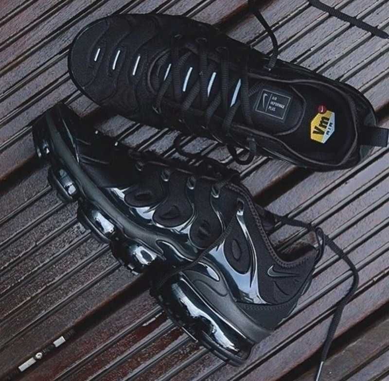 Sneaker Essential Nike Air Max Plus TN in Classic Black 46