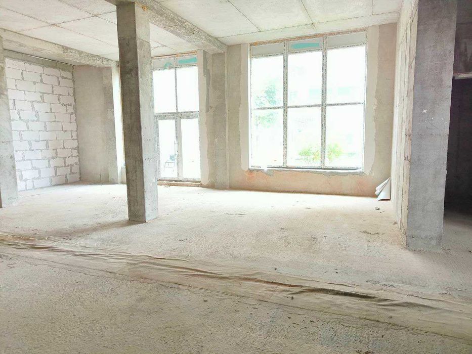 Продаж фасадного приміщення в ЖК Америка 380 м2