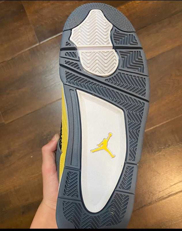 Jordan 4 RetroLightning R.39