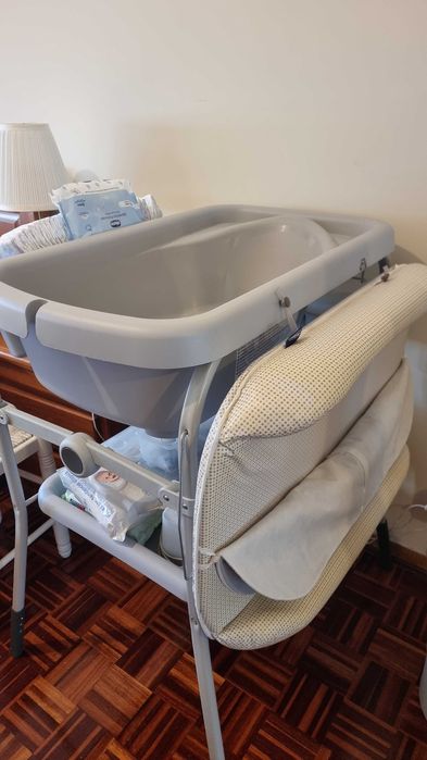 Trocador de fraldas com banheira incorporada marca Chicco