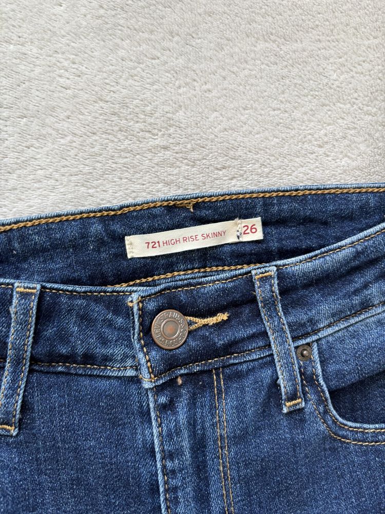 Granatowe spodnie z wysokim stanem 721 High Rise Skinny W26 L32 Levi’s