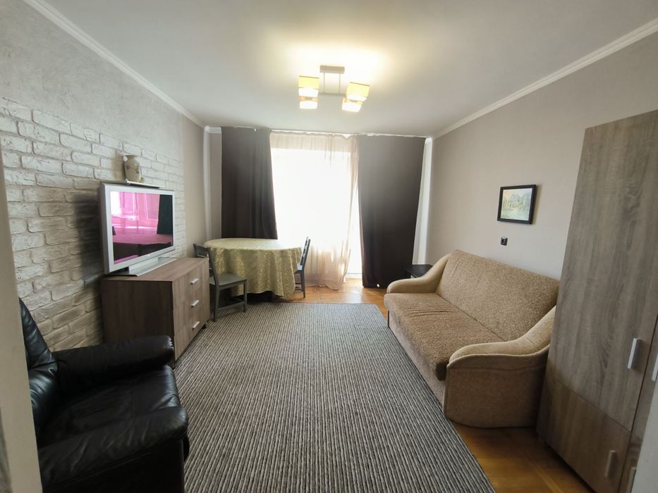 Продаж 2 кімнатної квартири на середньому поверсі в р-ні «Укргазбанку»