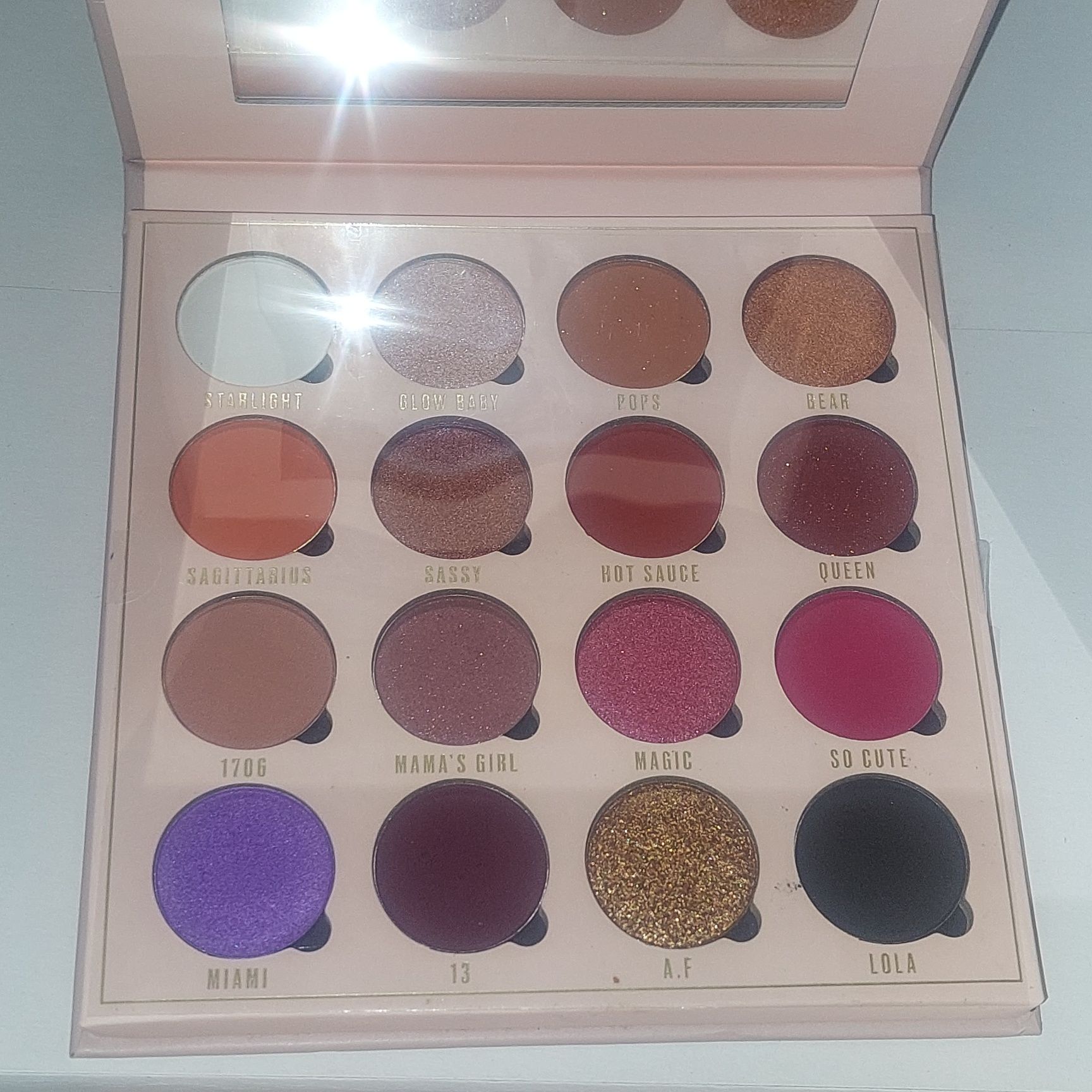 1zł Wysyłka Duza paleta 16 cieni Revolution Obsession+lusterko TANIO