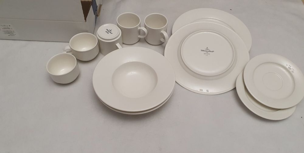 Чашки, тарелки, блюдце, вилки, ножы