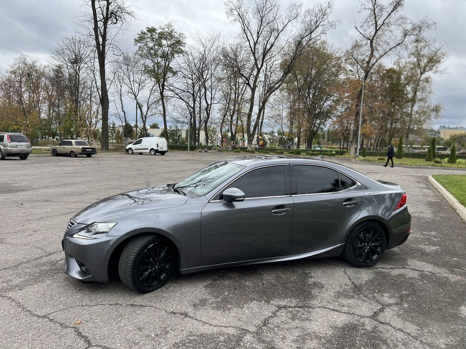 Lexus IS 2016 2.0t  возможен обмен