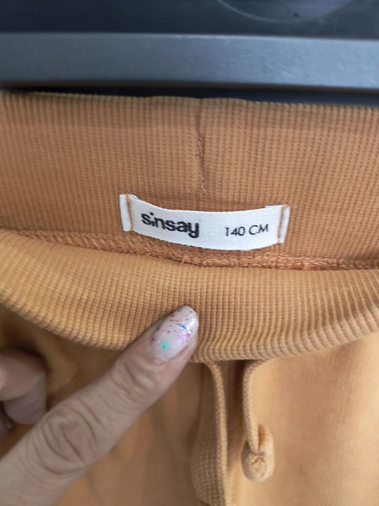 Spodenki chłopięce firmy Sinsay rozmiar 140cm