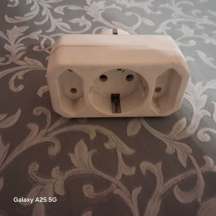 Trójnik elektryczny 3-gniazdowy bez uziemienia