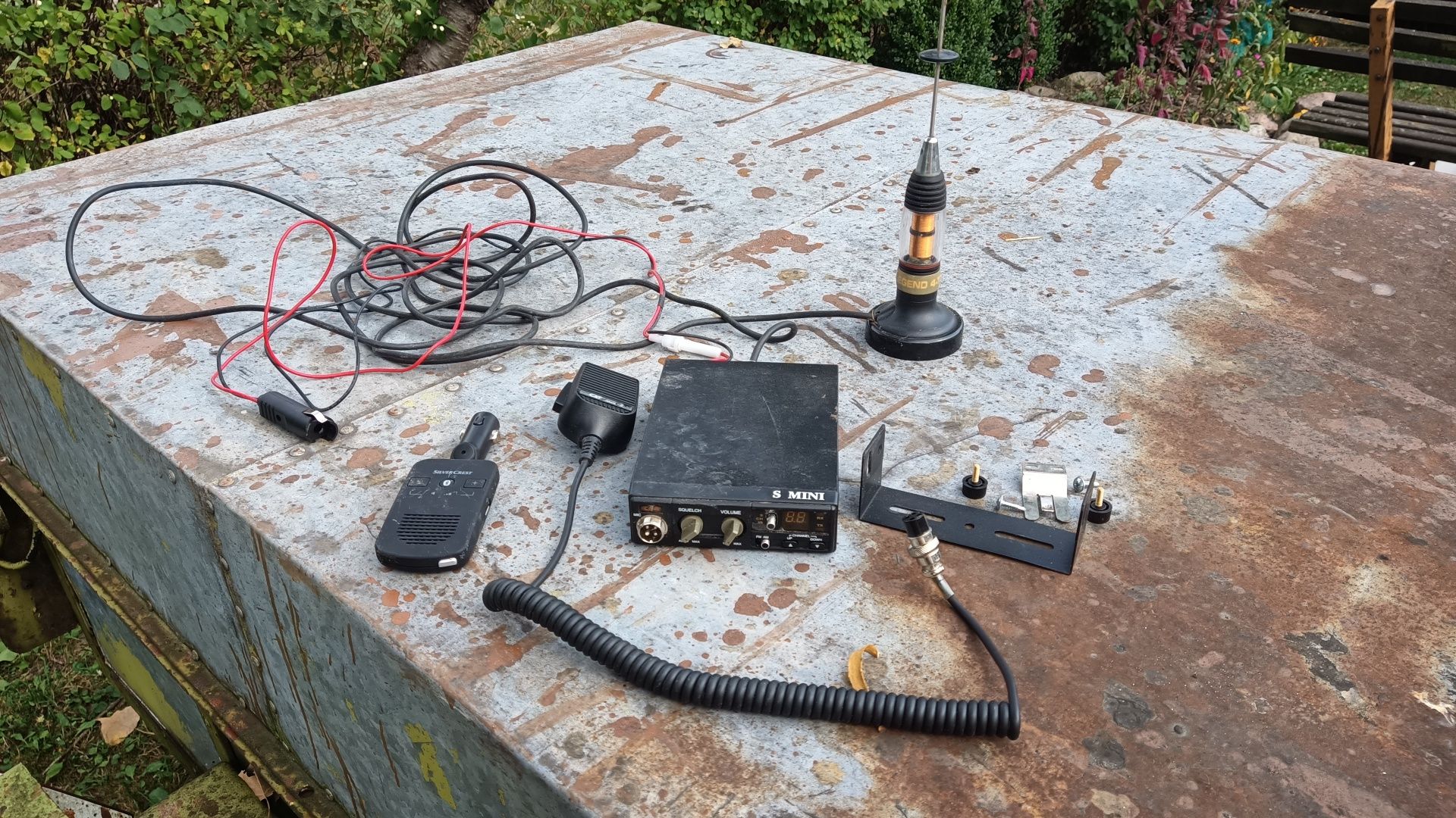 Radio CB CRT S Mini w zestawie z anteną i uchwytem