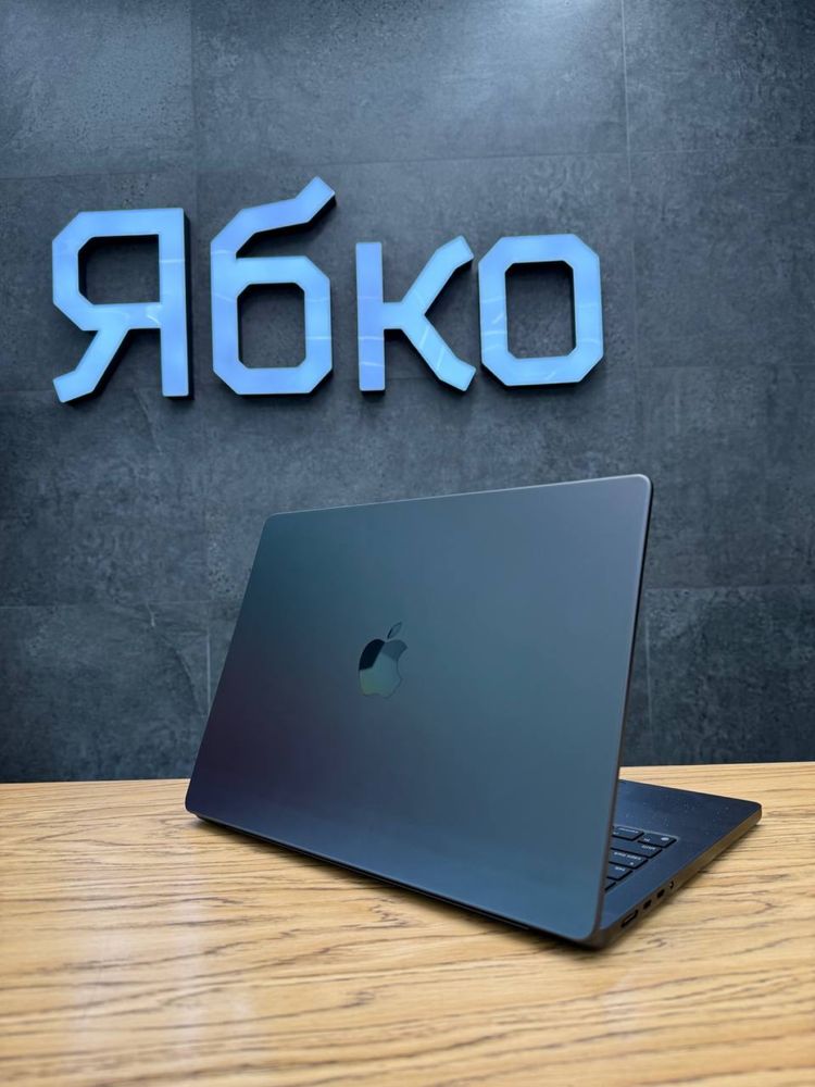 MacBook Pro 14 with M3 Pro 18/512 GB (MRX33)