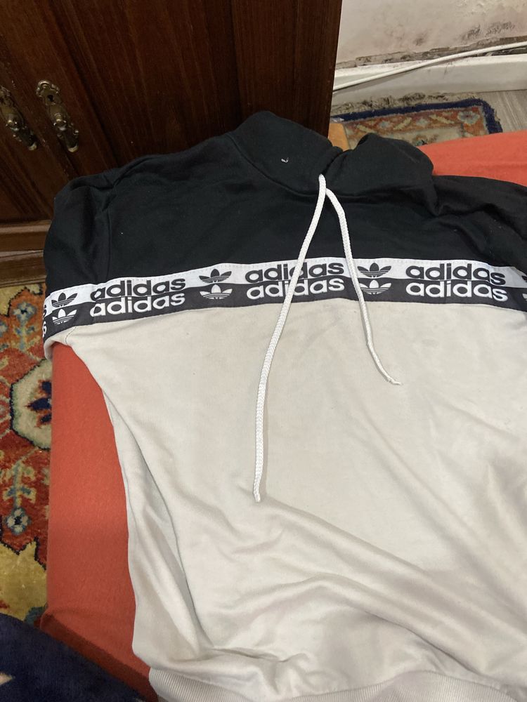 Vendo camisola da adidas em bom estado