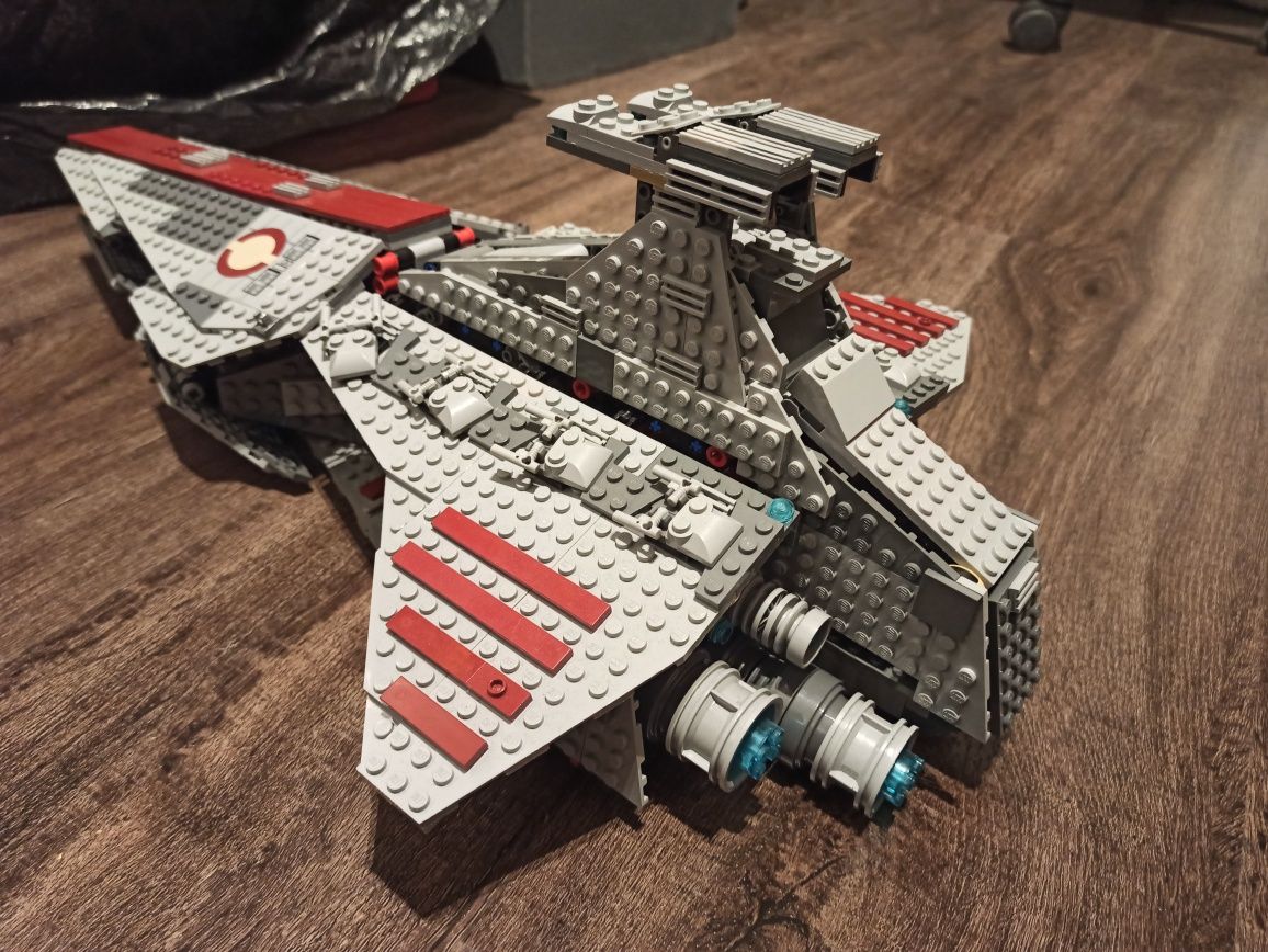 LEGO 8039: Star Wars - Venator Republic Attack Cruiser