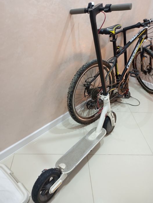 Продам електросамокат Xiaomi m365