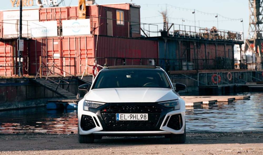 Wynajem Audi RS3 Wydech Hooliex - wypożyczalnia samochodów.