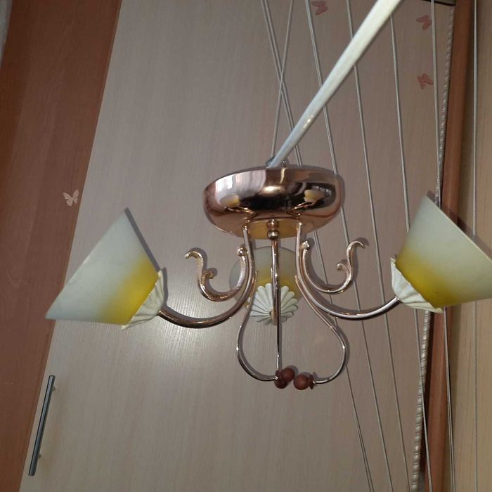 Люстра на стелю на три плафона