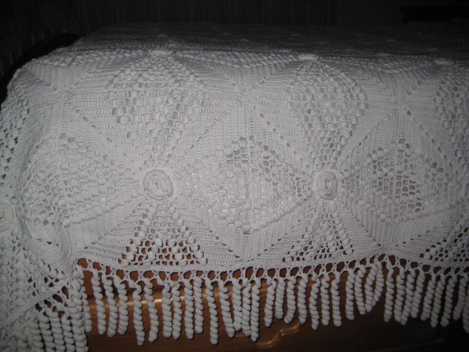Colcha de renda feita a mão