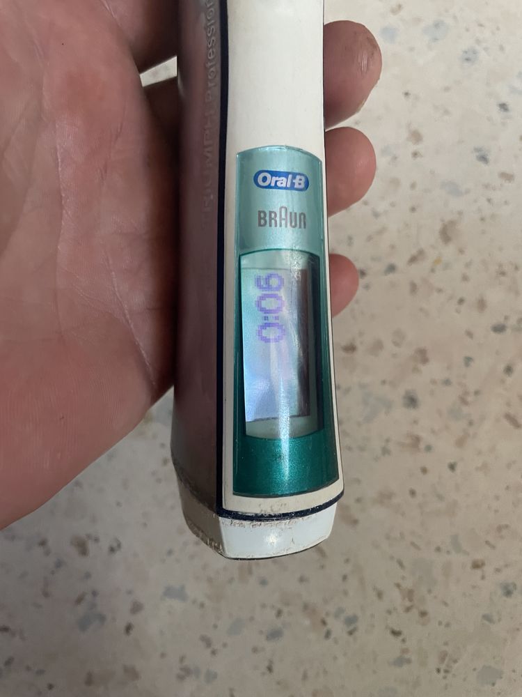 Электрическая зубная щетка Oral-B Braun triumph 9000