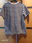 T-shirt azul e branca, às riscas da Pull&bear
