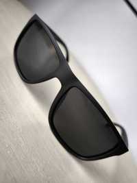 Czarne okulary przeciwsłoneczne