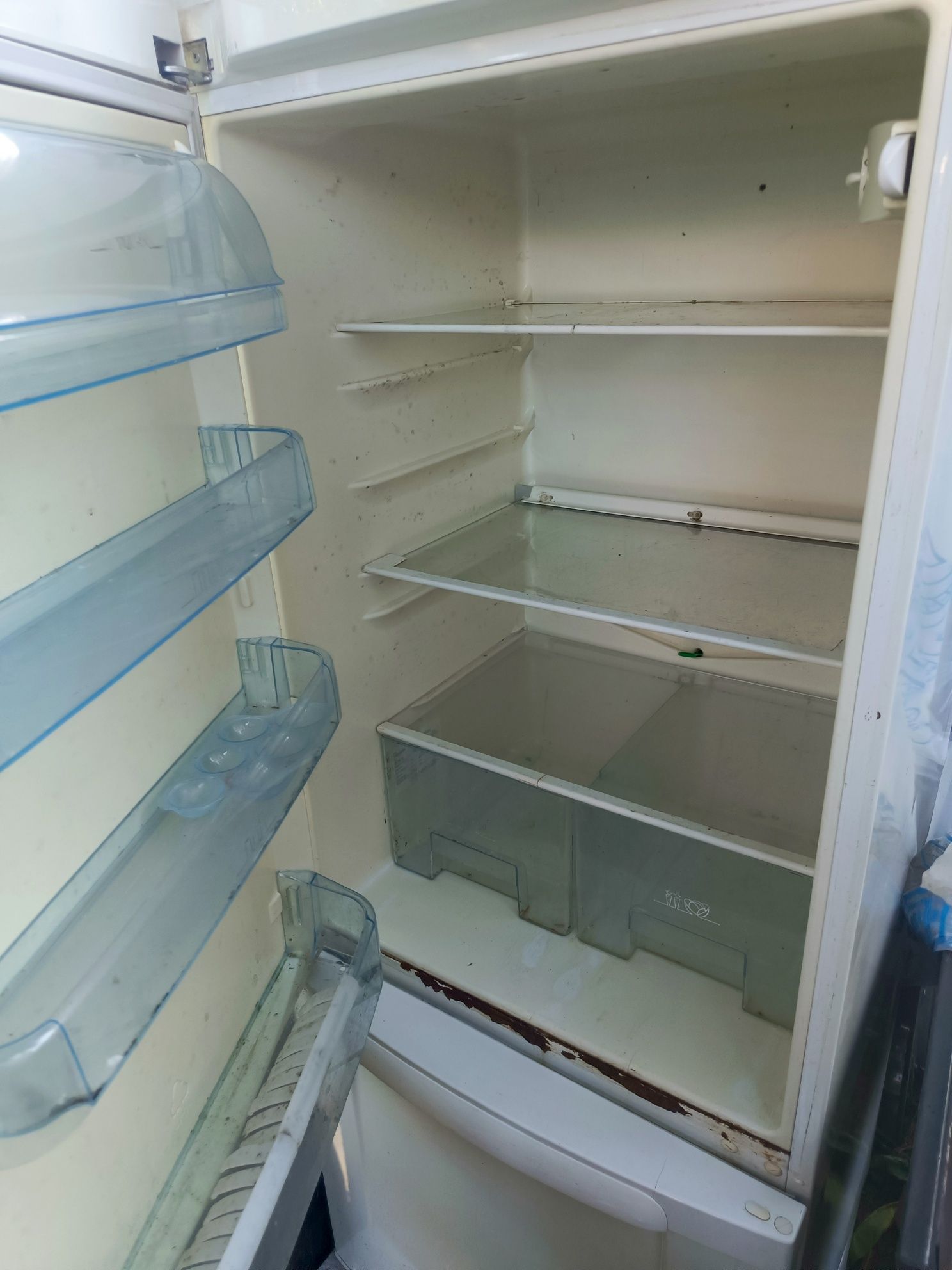 Lodówka Electrolux       w dobrym stanie