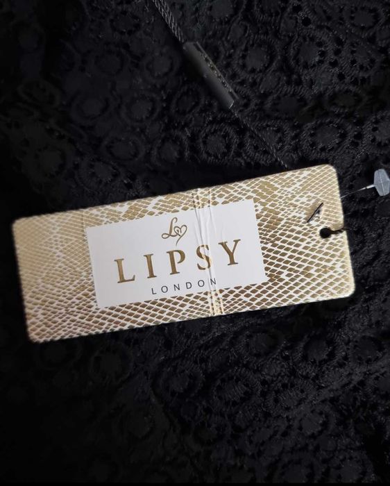 Czarna koronkowa wyszywana sukienka maxi Lipsy London