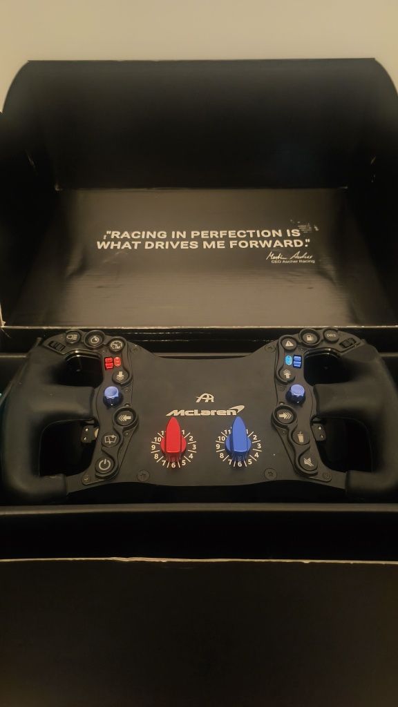 Volante Ascher Racing McLaren Artura Pro SC