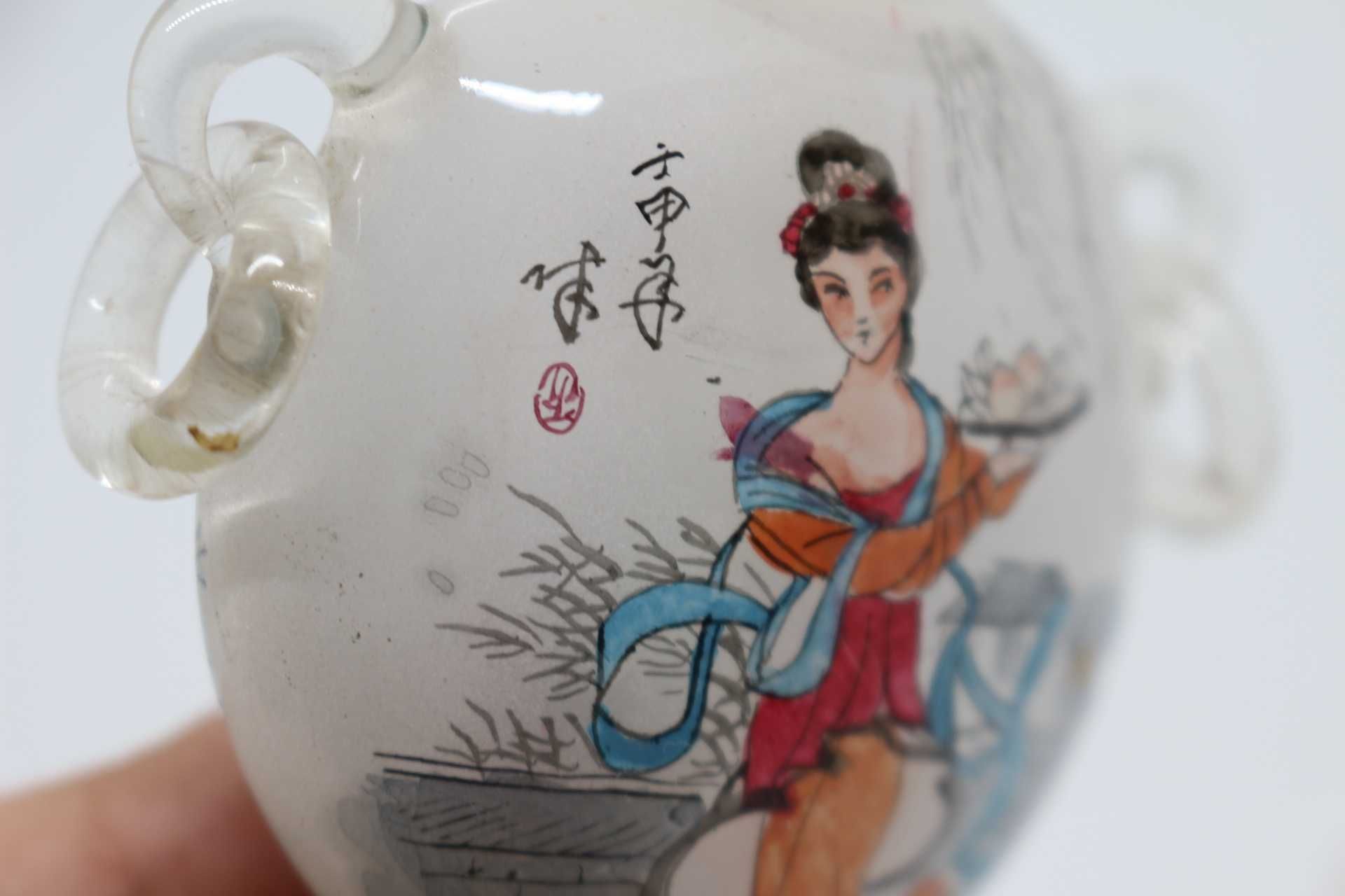 Snuff Bottle Coração em Vidro e Figuras Dinastia Qing XIX marcada